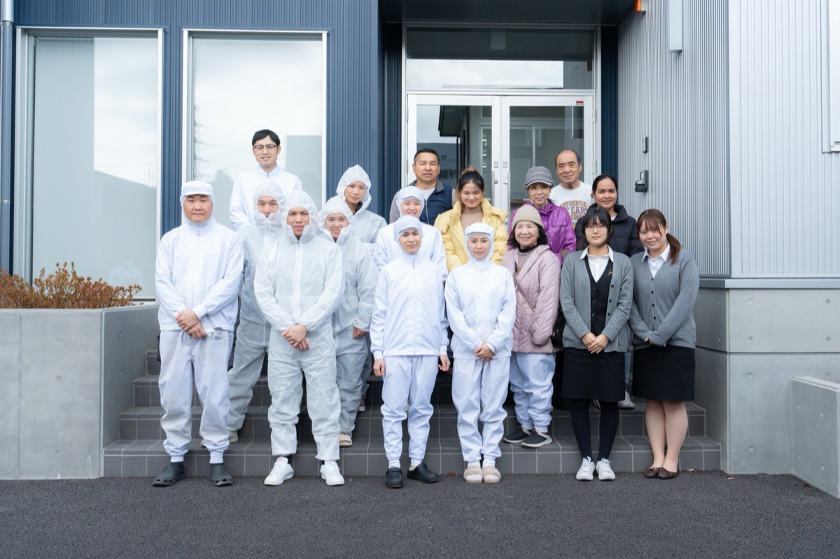 関東営業所の社員の集合写真